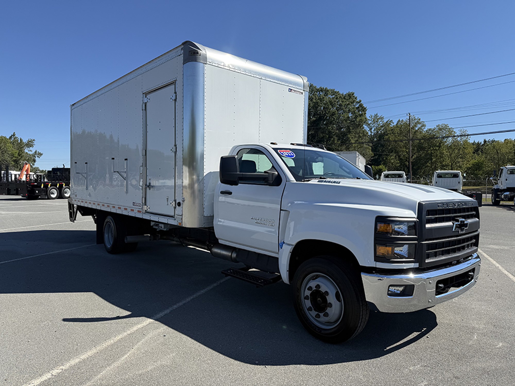 2022 Chevrolet GM515 - image 2 of 6
