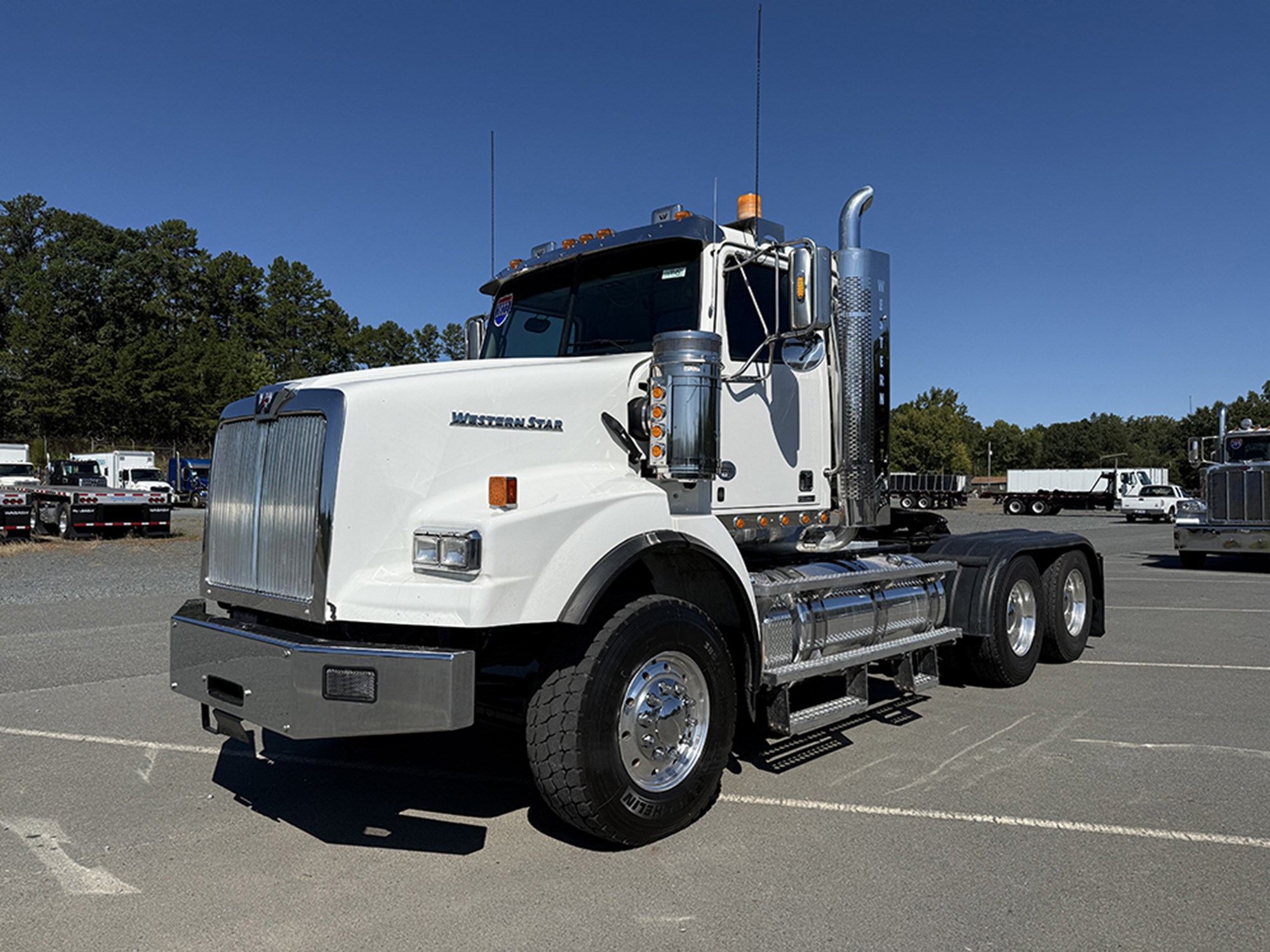 2022 Western Star 4900 2022 Western Star 4900 - image 1 of 6