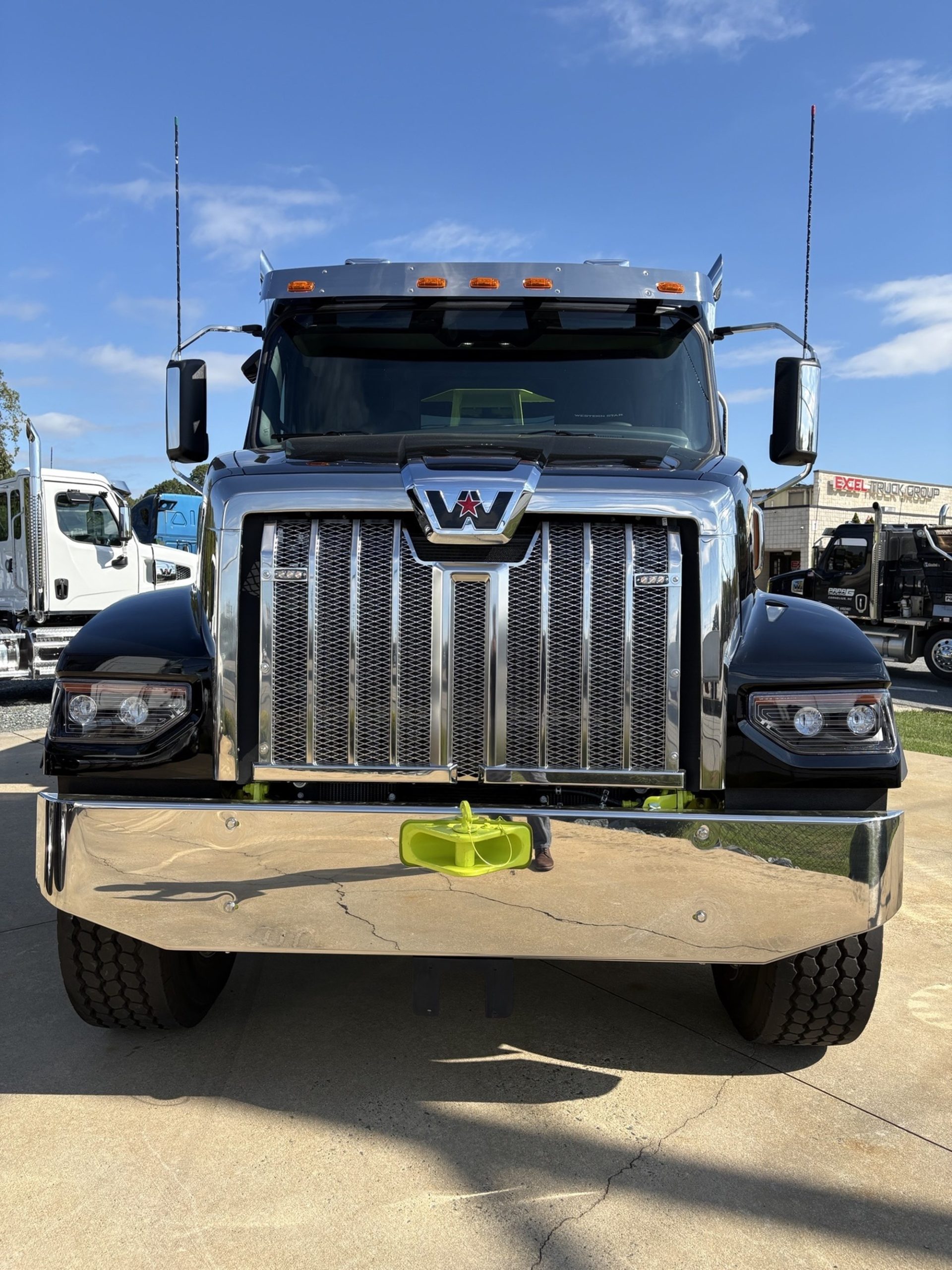 2027 Western Star 49X 2027 Western Star 49X - image 3 of 5