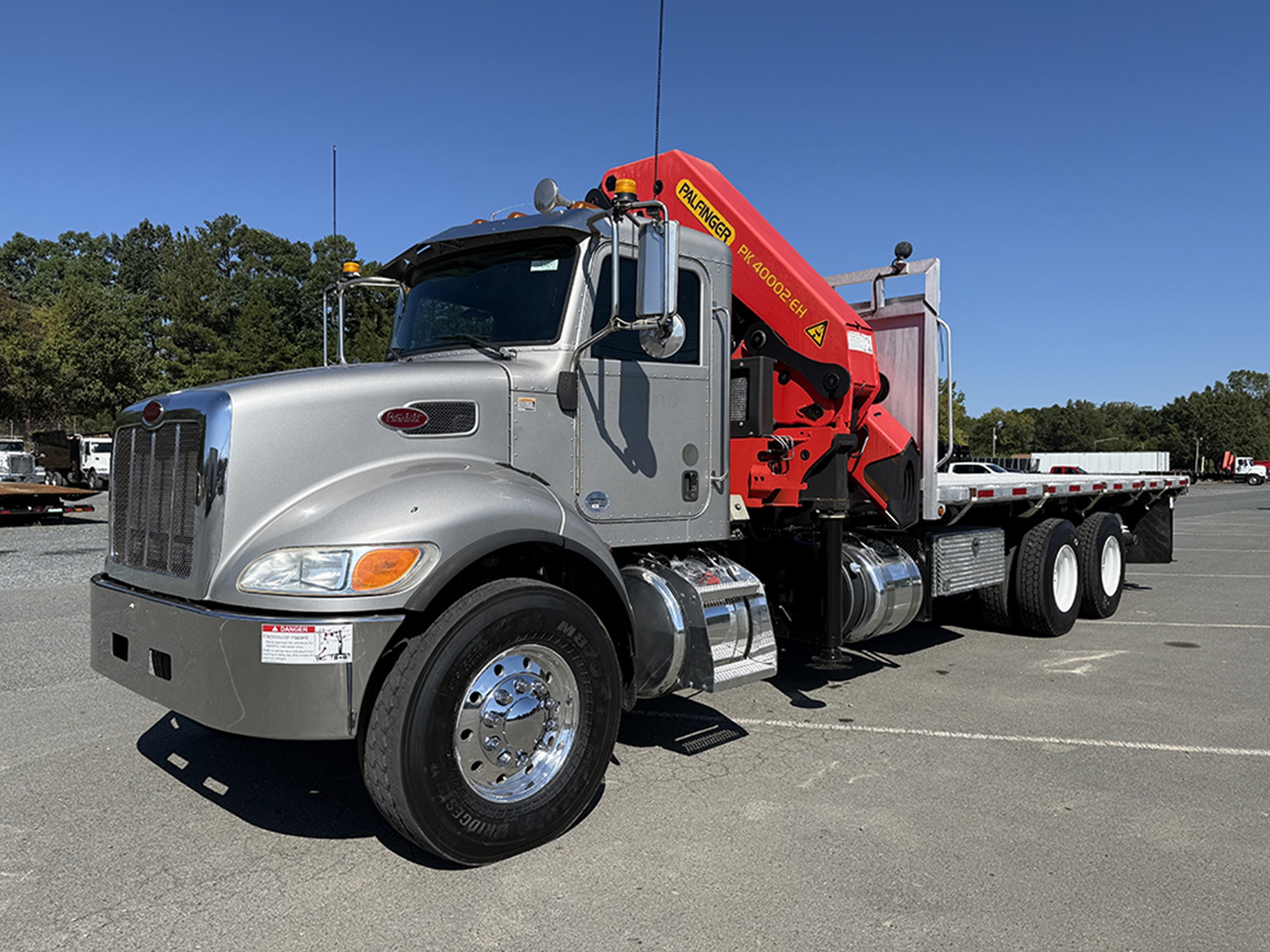 2019 Peterbilt 348 2019 Peterbilt 348 - image 1 of 6