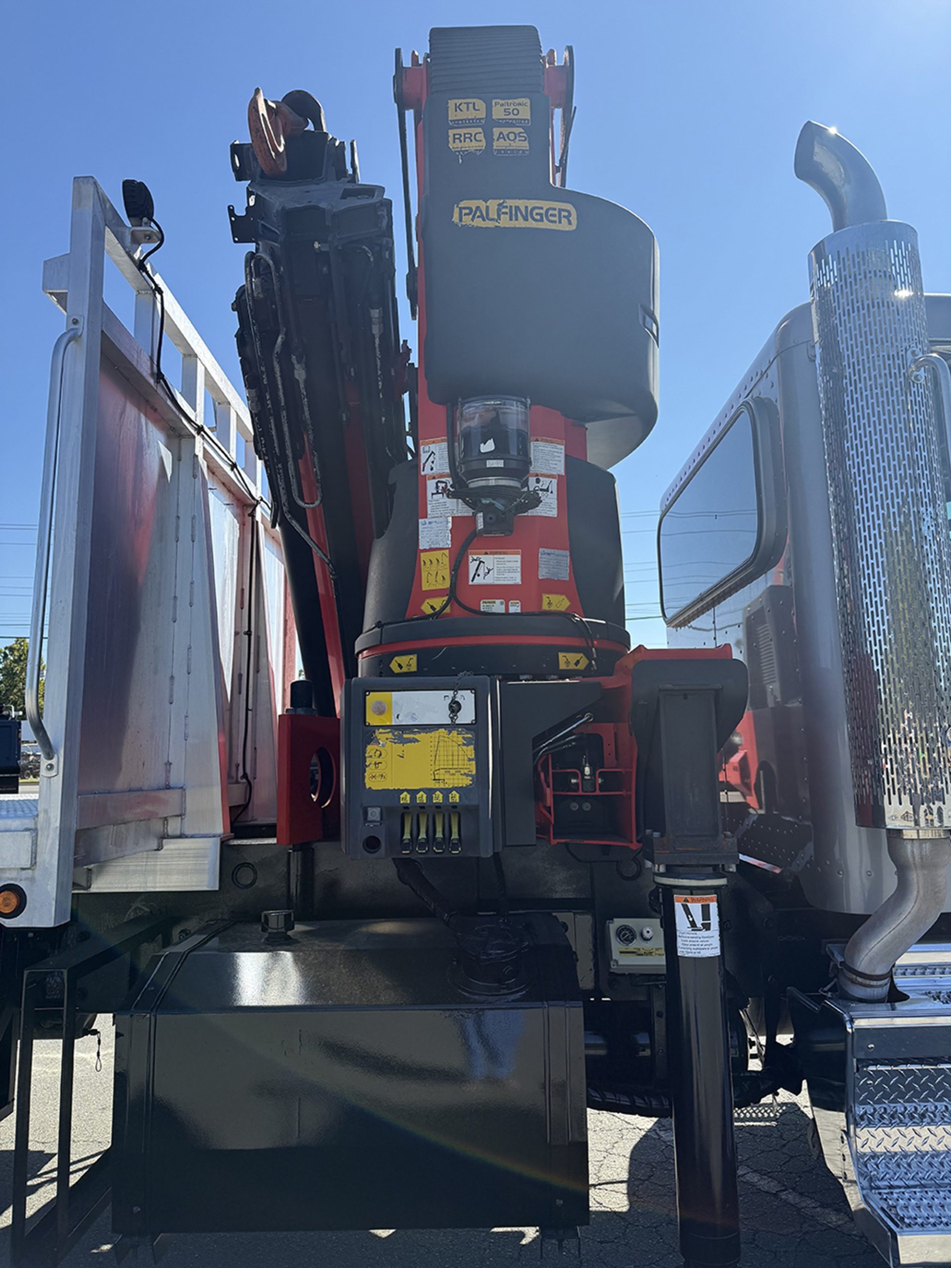 2019 Peterbilt 348 2019 Peterbilt 348 - image 4 of 6