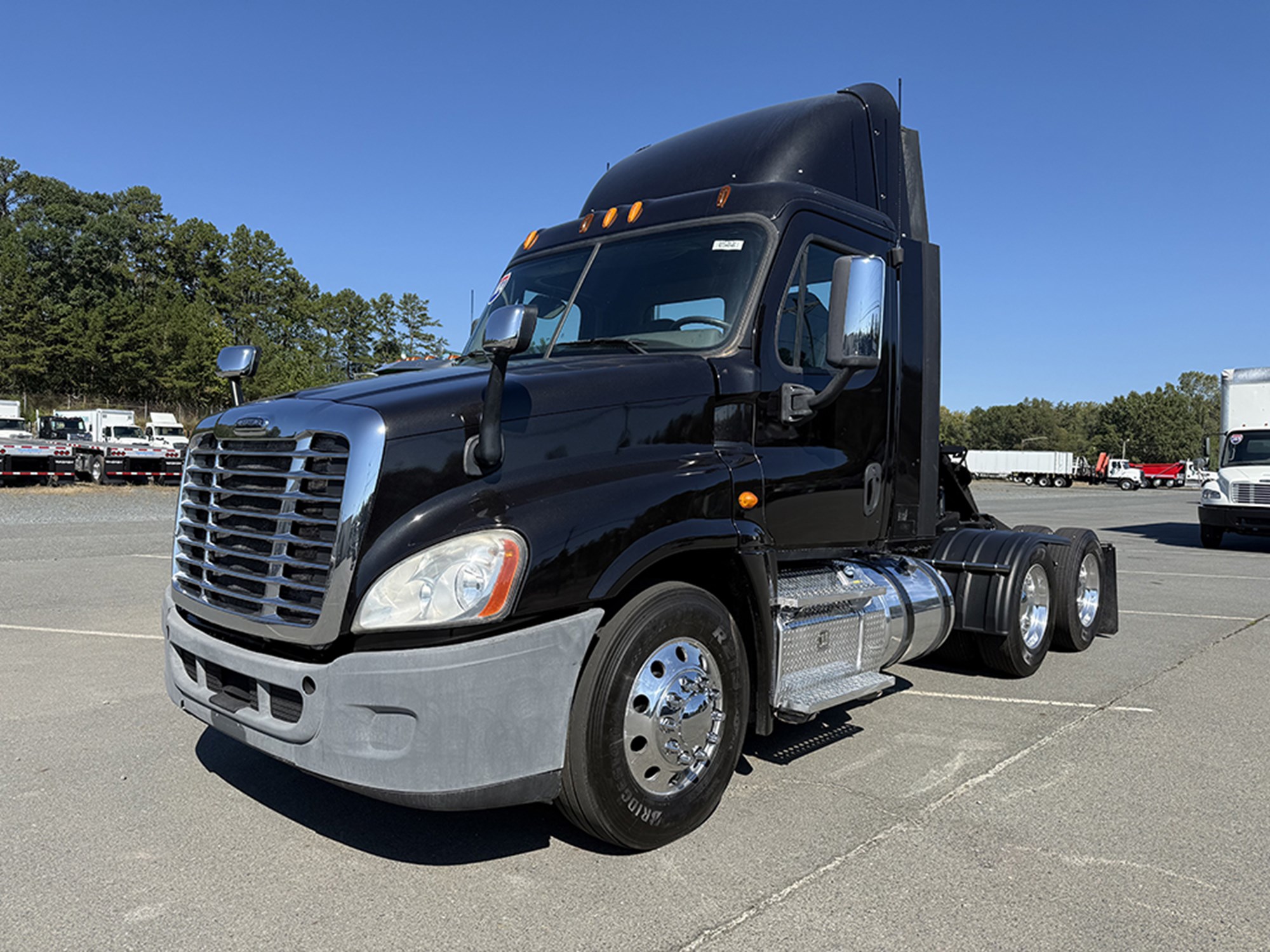 2014 Freightliner CA125 Cascadia 2014 Freightliner CA125 Cascadia - image 1 of 6