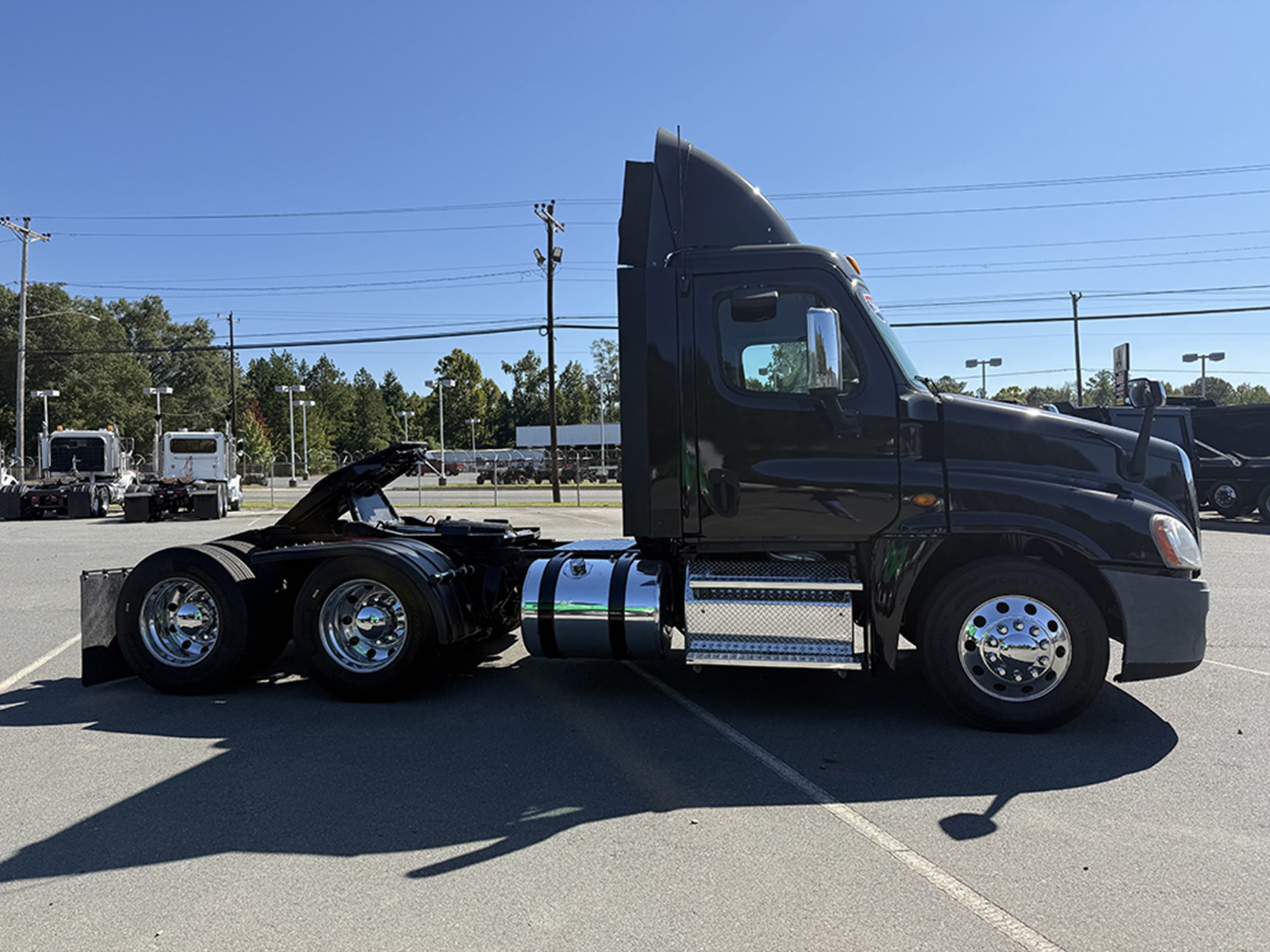 2014 Freightliner CA125 Cascadia 2014 Freightliner CA125 Cascadia - image 3 of 6