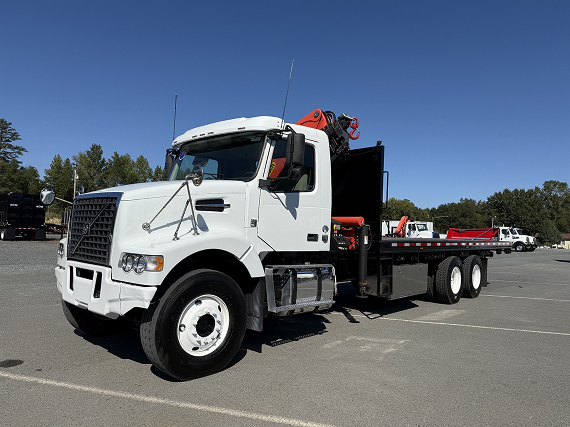 2016 Volvo VHD 2016 Volvo VHD - image 1 of 6