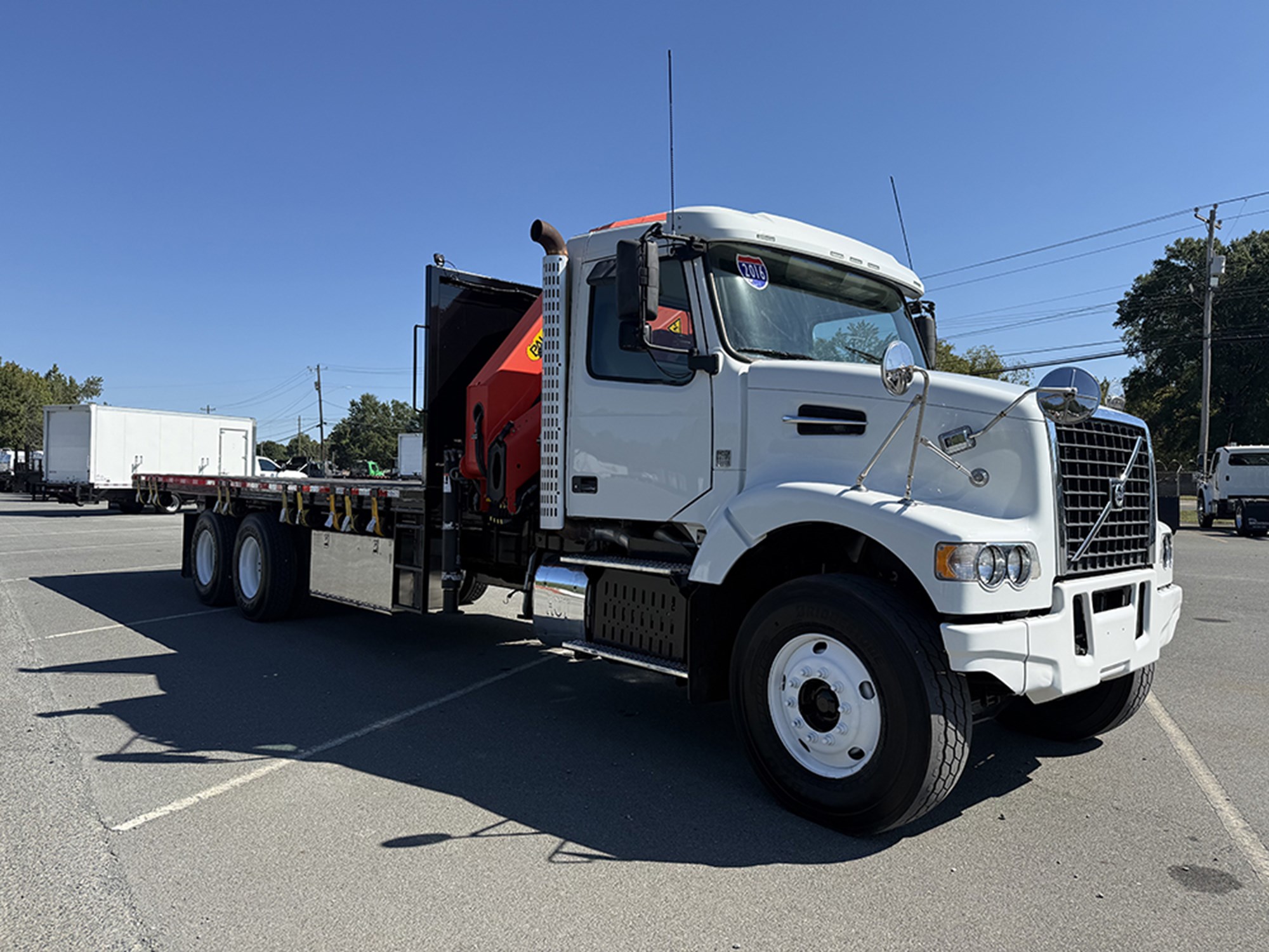 2016 Volvo VHD 2016 Volvo VHD - image 2 of 6