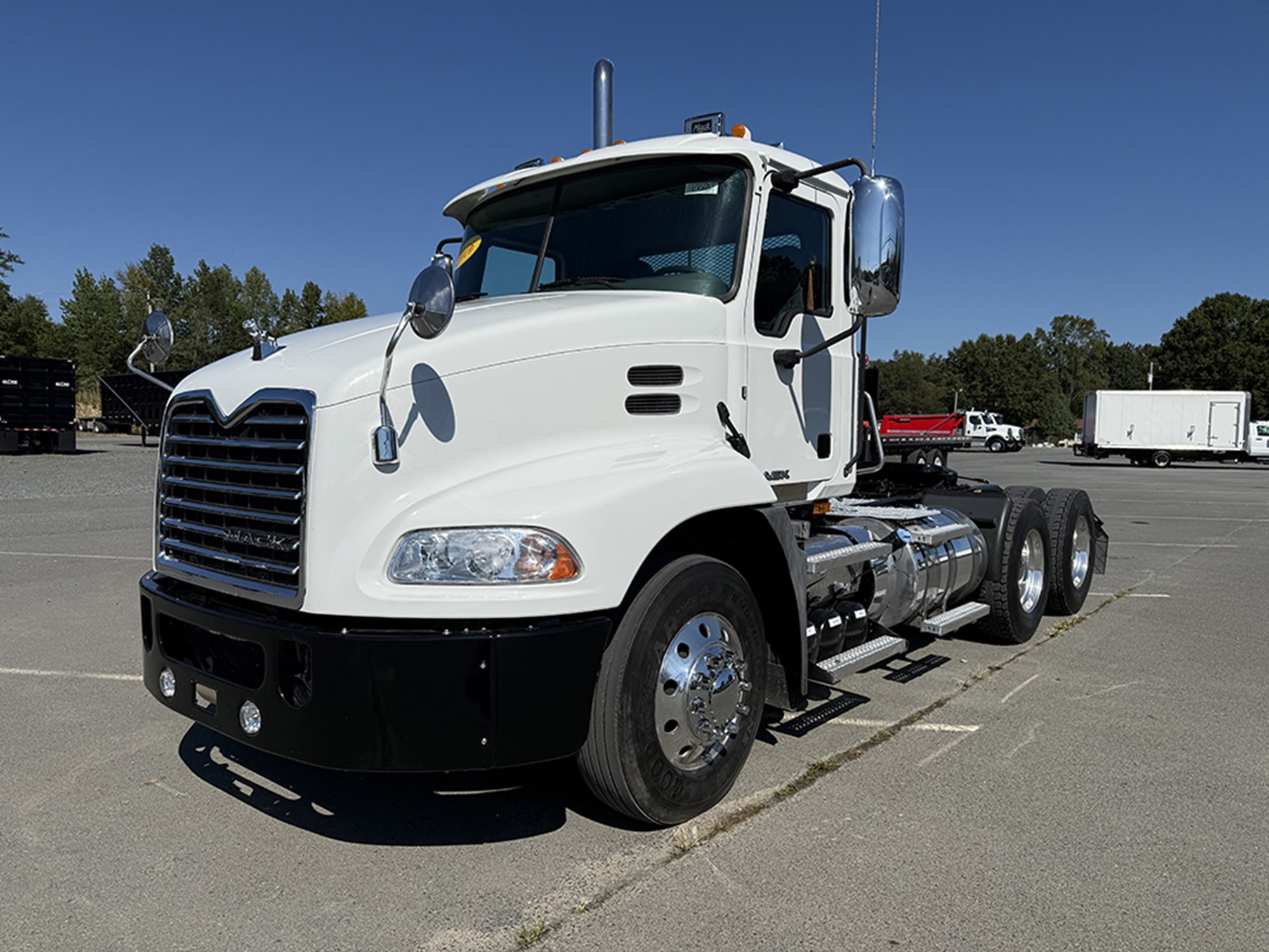2016 Mack CXU (Pinnacle) 2016 Mack CXU (Pinnacle) - image 1 of 6