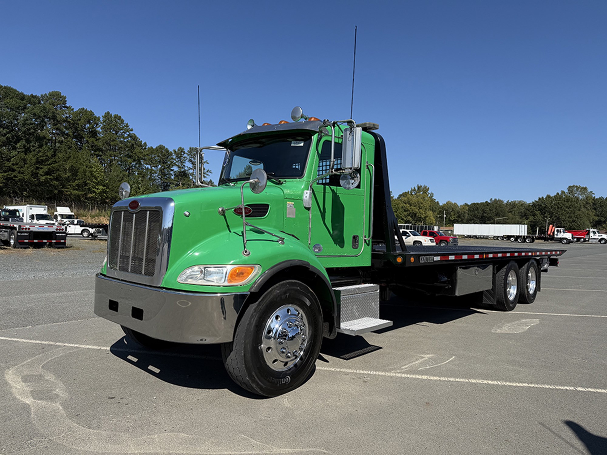 2015 Peterbilt 348 2015 Peterbilt 348 - image 1 of 6