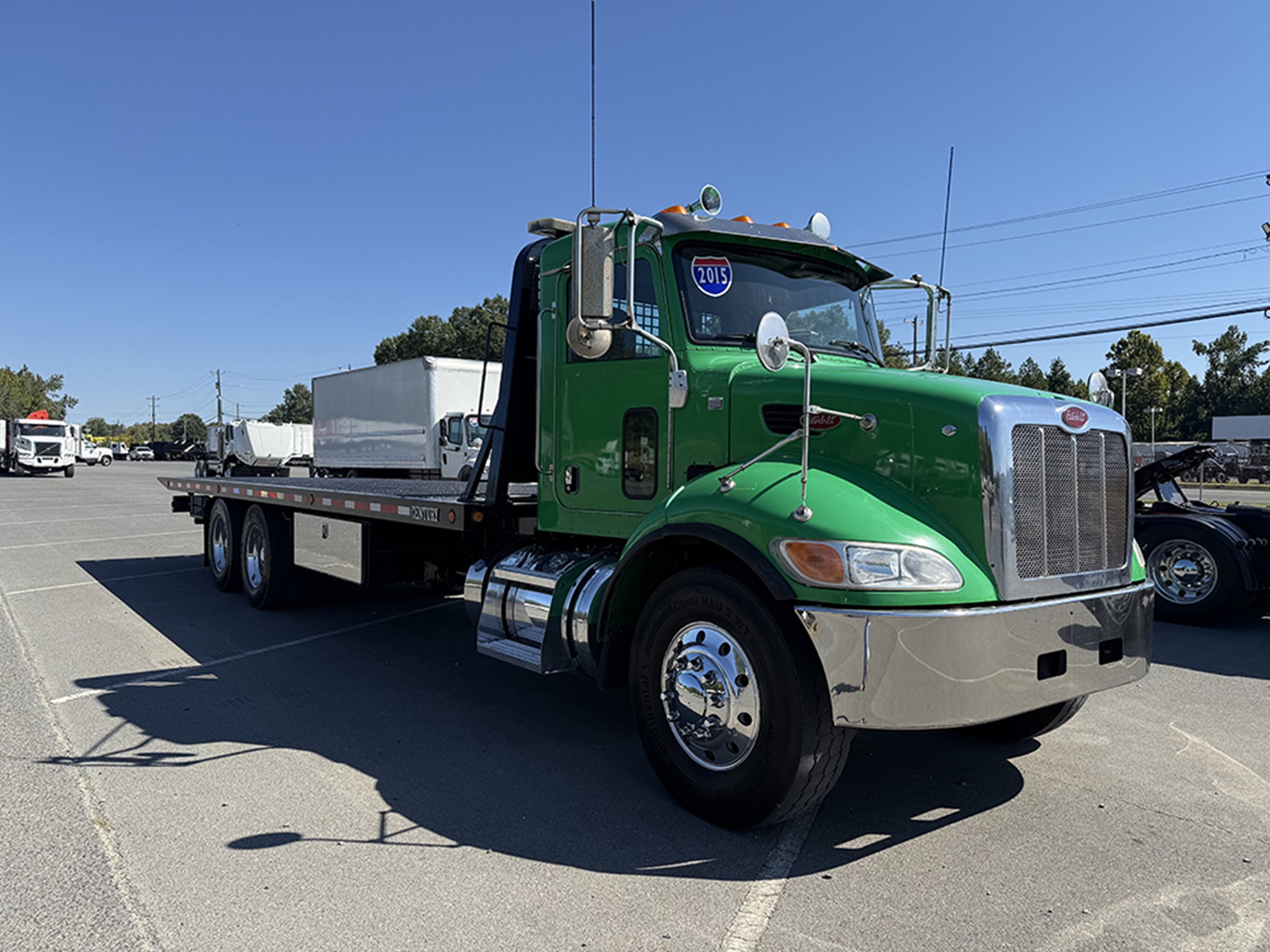 2015 Peterbilt 348 2015 Peterbilt 348 - image 2 of 6