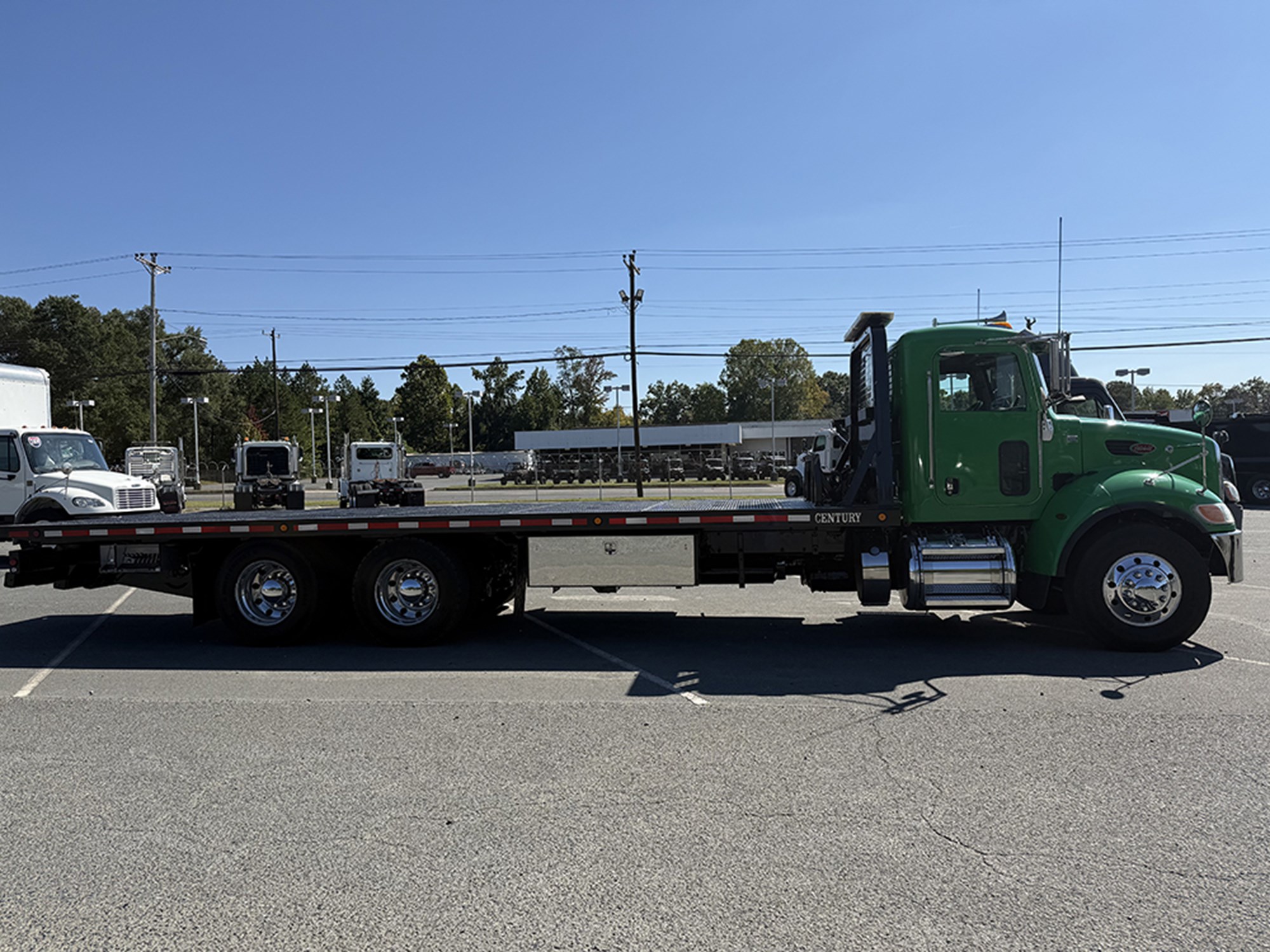 2015 Peterbilt 348 2015 Peterbilt 348 - image 3 of 6