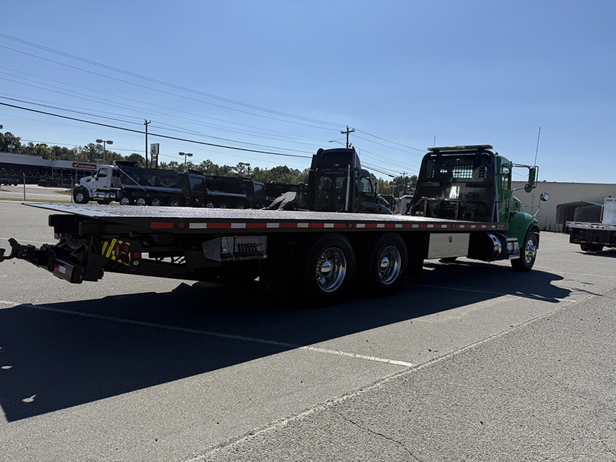 2015 Peterbilt 348 2015 Peterbilt 348 - image 4 of 6