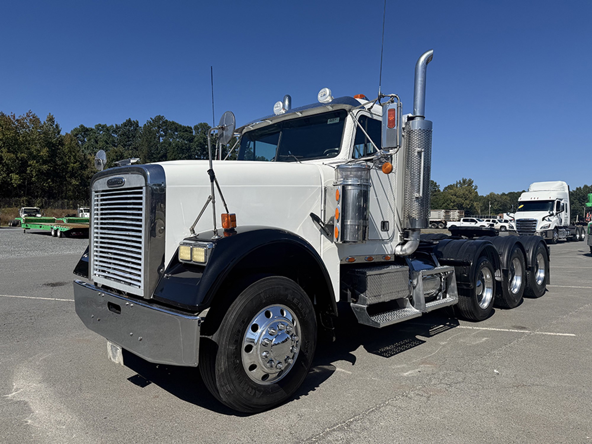 2007 Freightliner FLD120 2007 Freightliner FLD120 - image 1 of 6