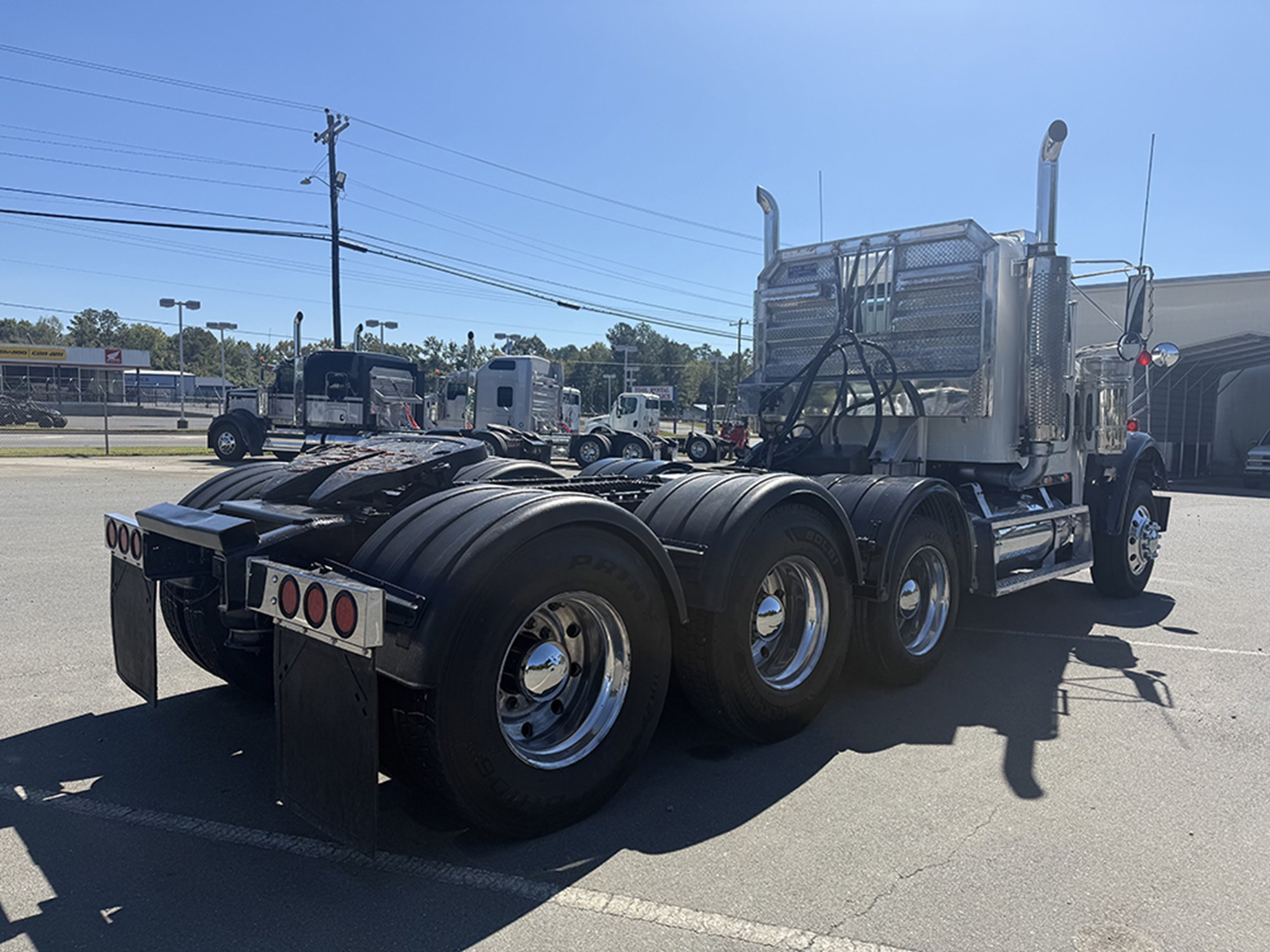 2007 Freightliner FLD120 2007 Freightliner FLD120 - image 4 of 6