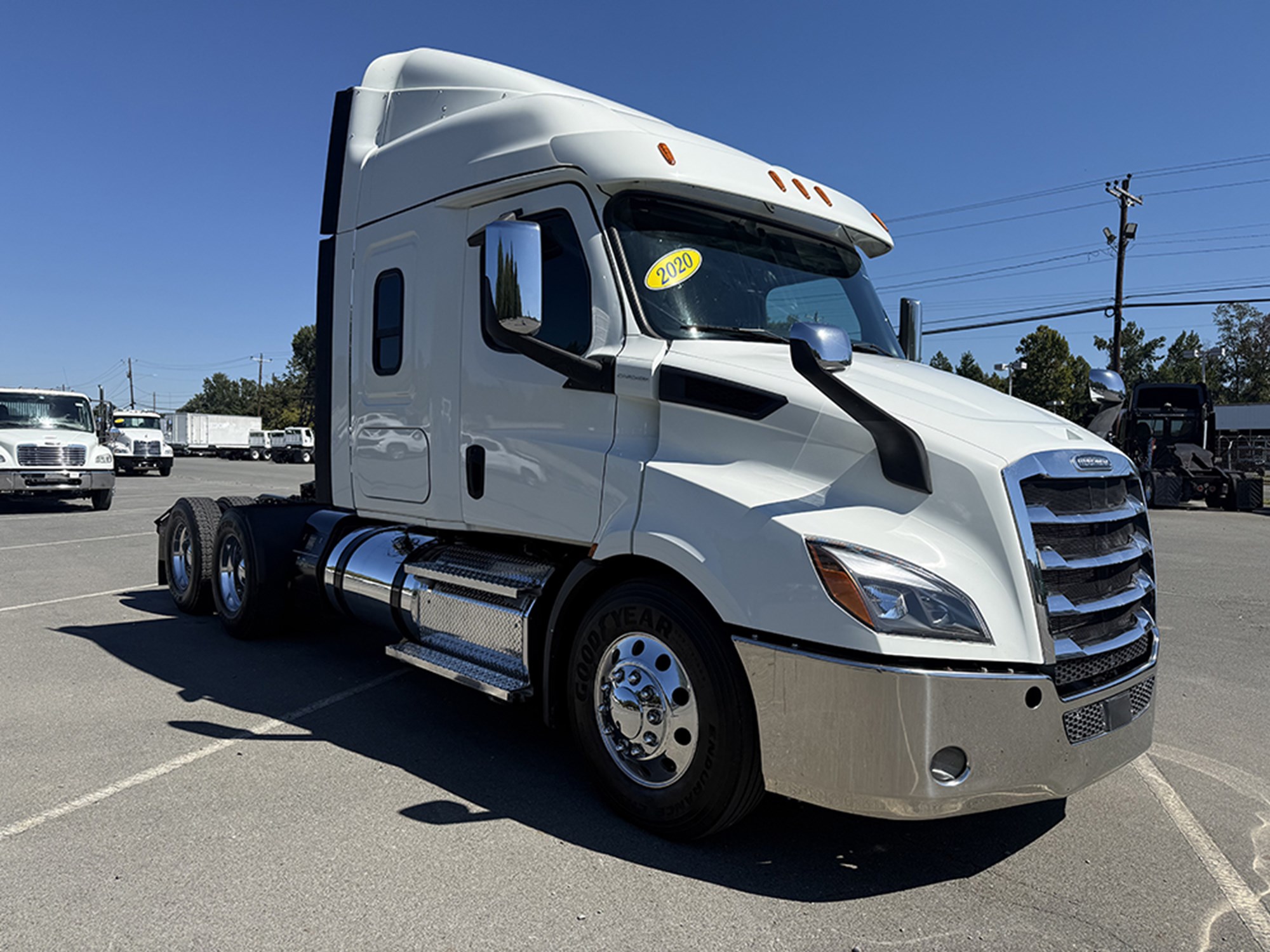 2020 Freightliner Cascadia 116 2020 Freightliner Cascadia 116 - image 2 of 6
