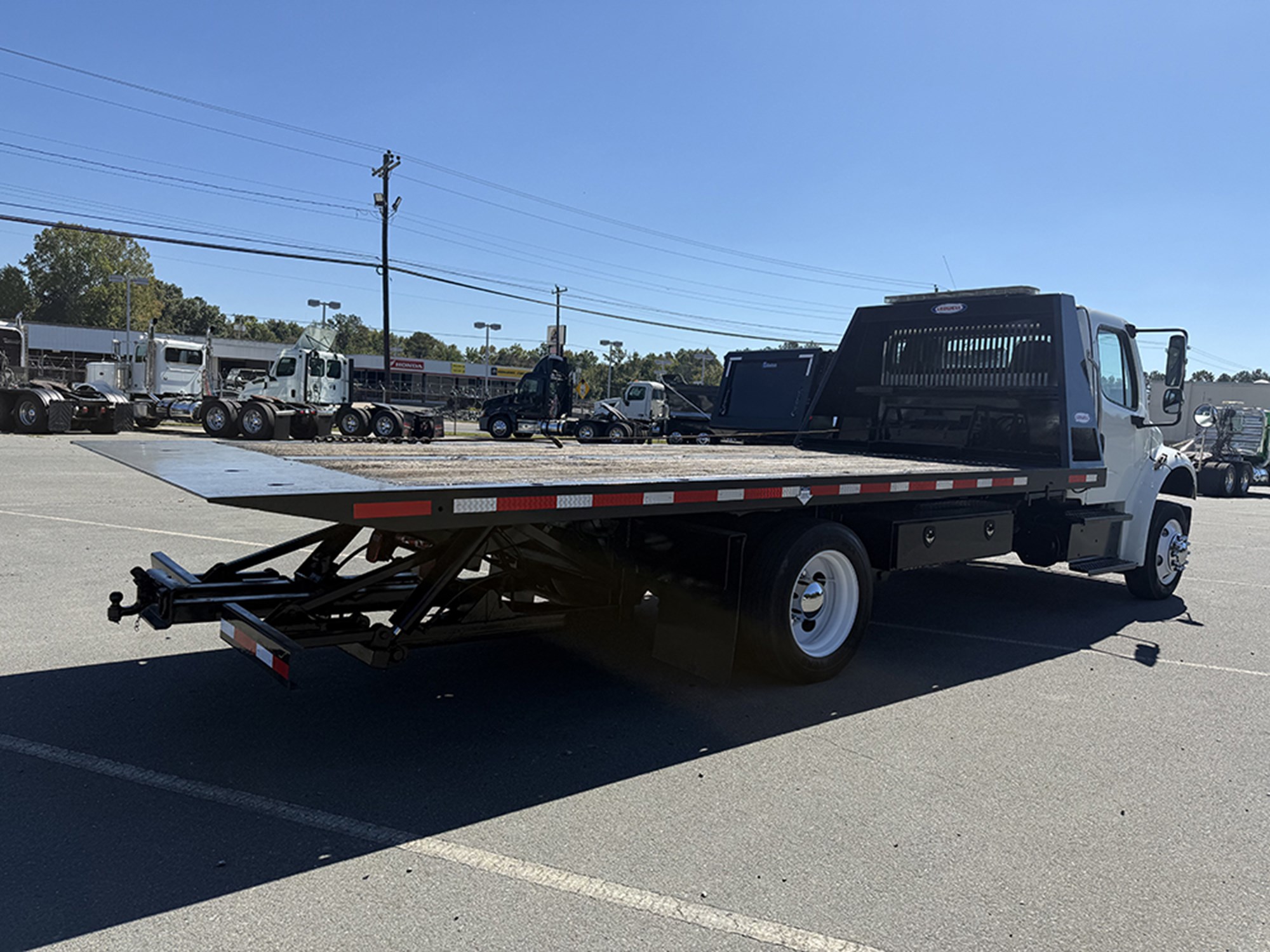 2020 Freightliner M2 2020 Freightliner M2 - image 4 of 6