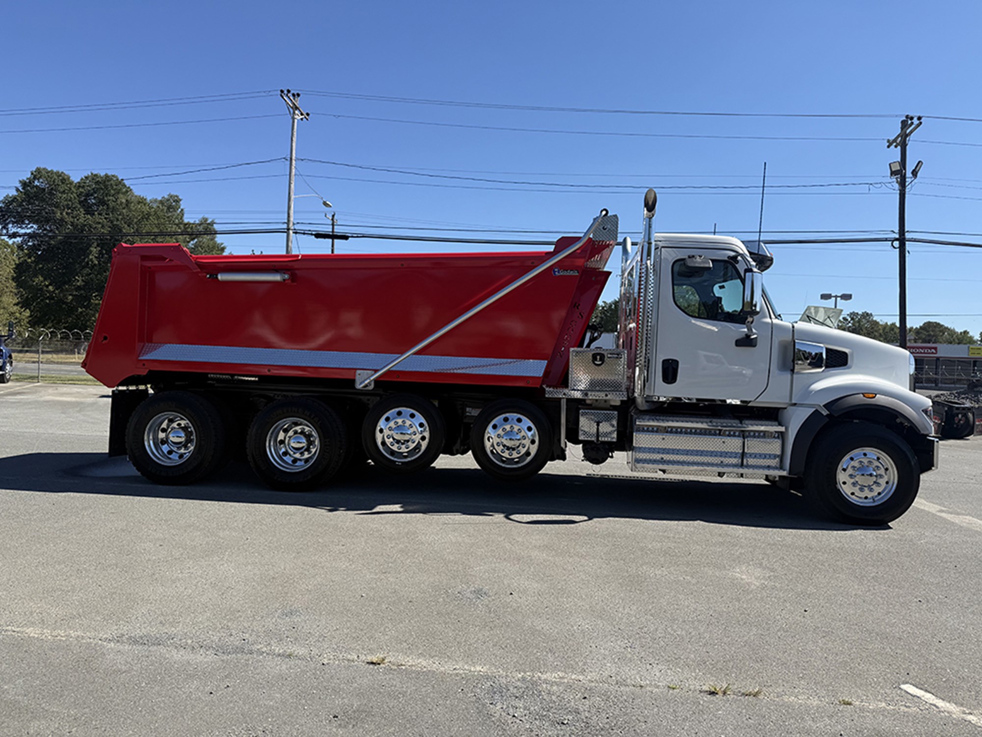 2027 Western Star 49X 2027 Western Star 49X - image 3 of 6