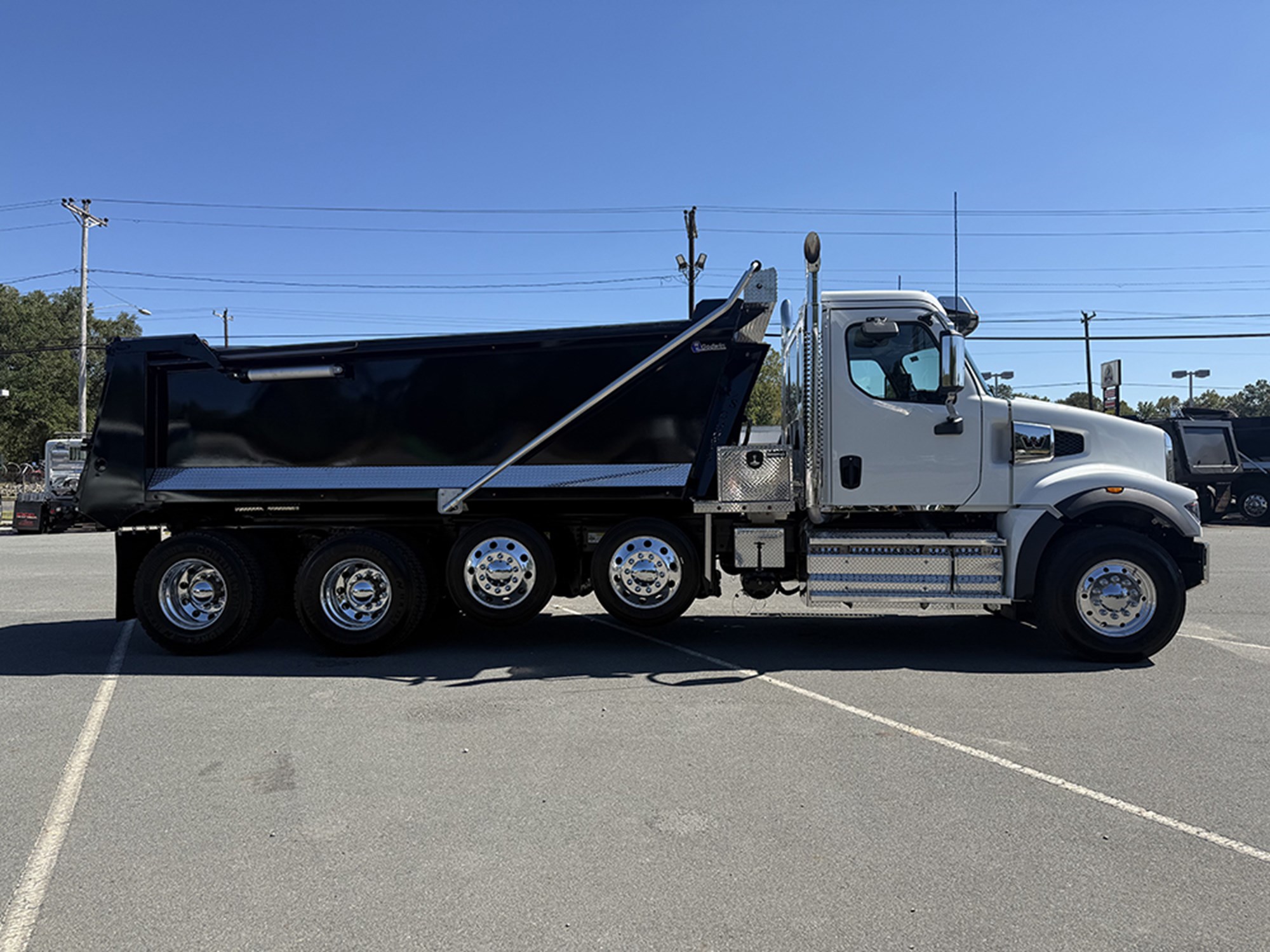 2027 Western Star 49X 2027 Western Star 49X - image 3 of 6