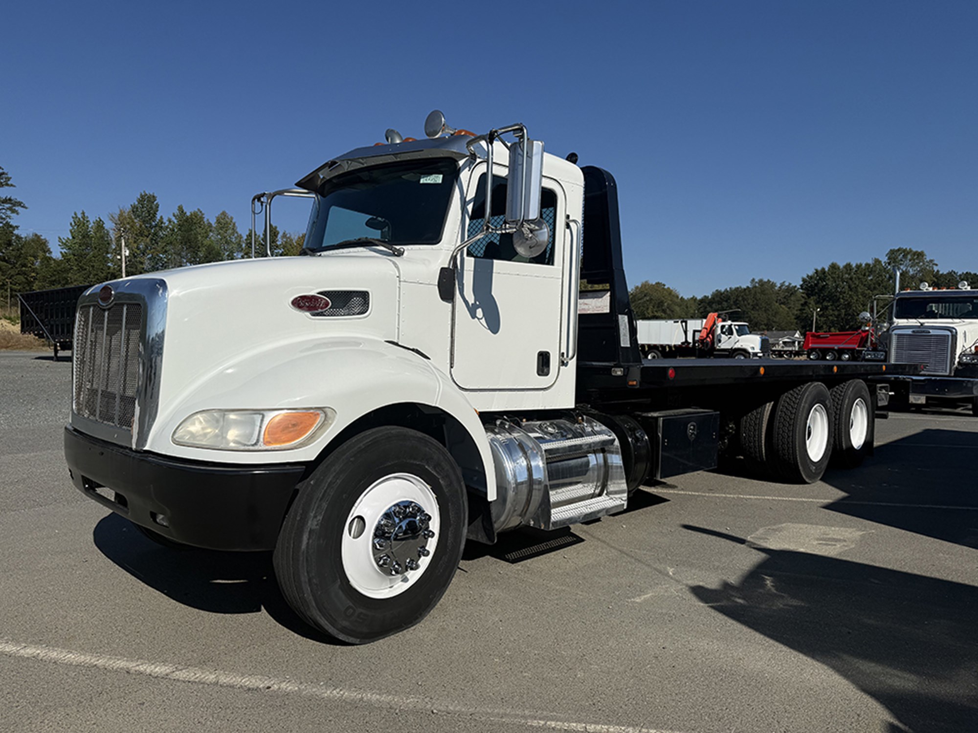 2017 Peterbilt 348 2017 Peterbilt 348 - image 1 of 6