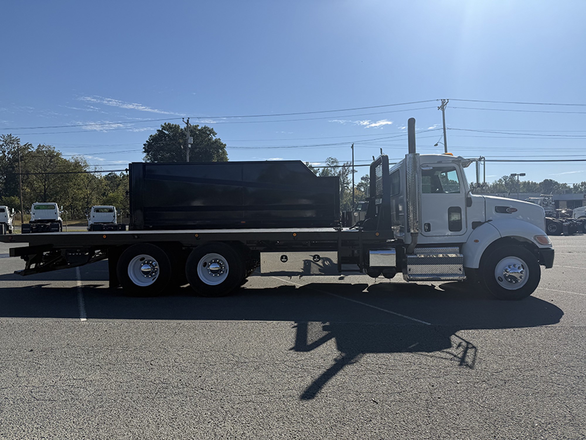 2017 Peterbilt 348 2017 Peterbilt 348 - image 3 of 6