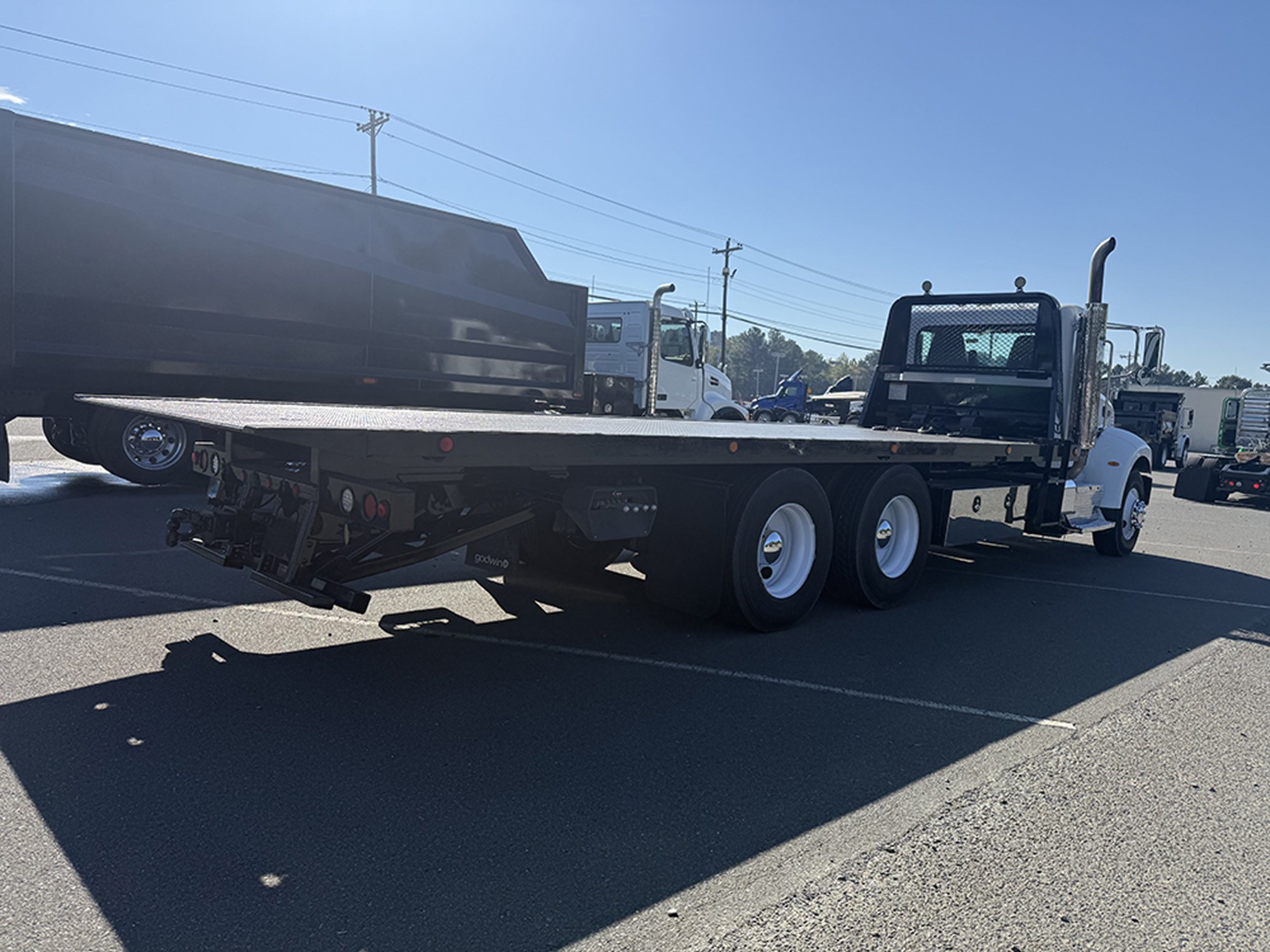 2017 Peterbilt 348 2017 Peterbilt 348 - image 4 of 6