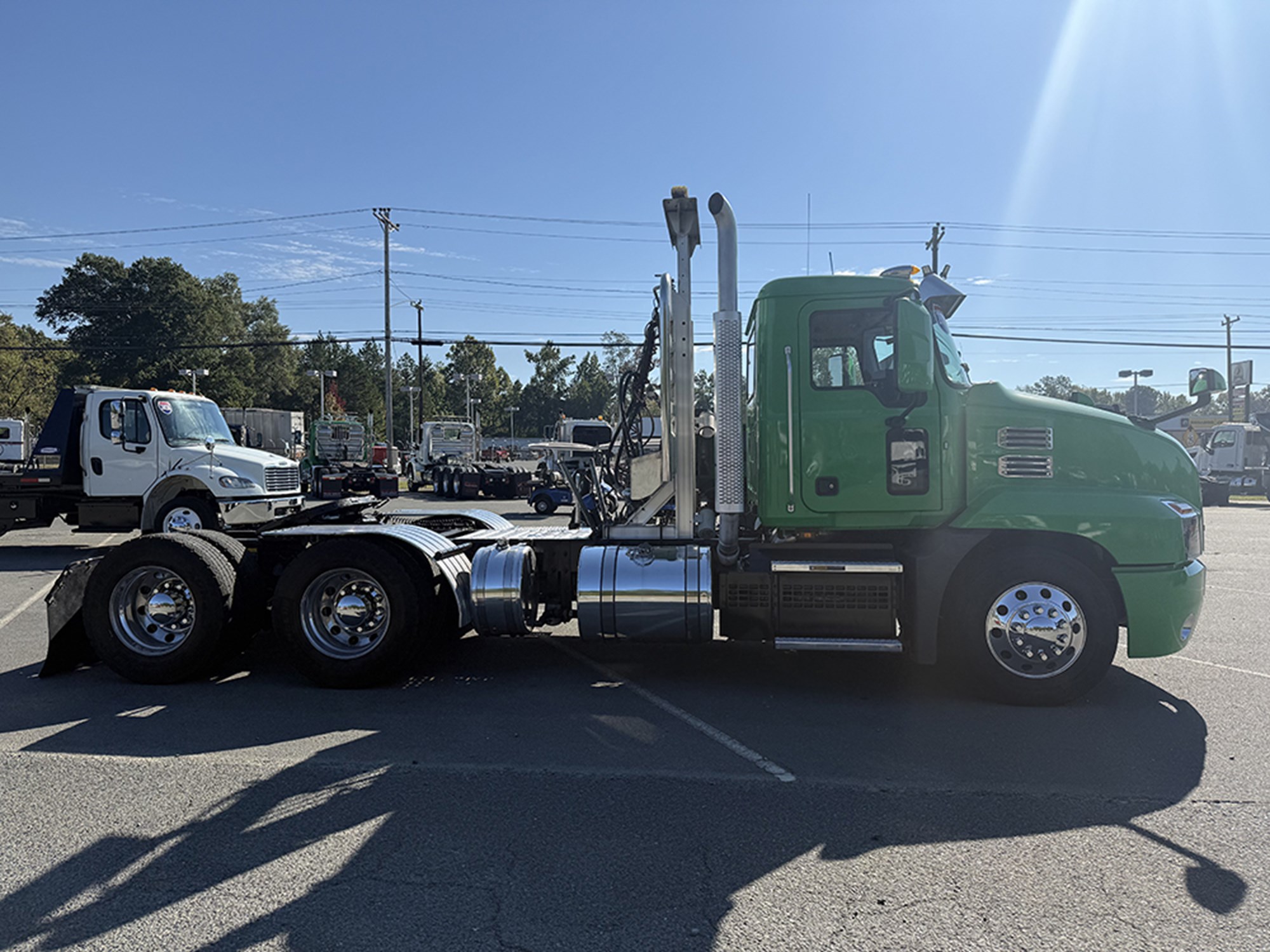 2020 Mack Anthem — photo 3