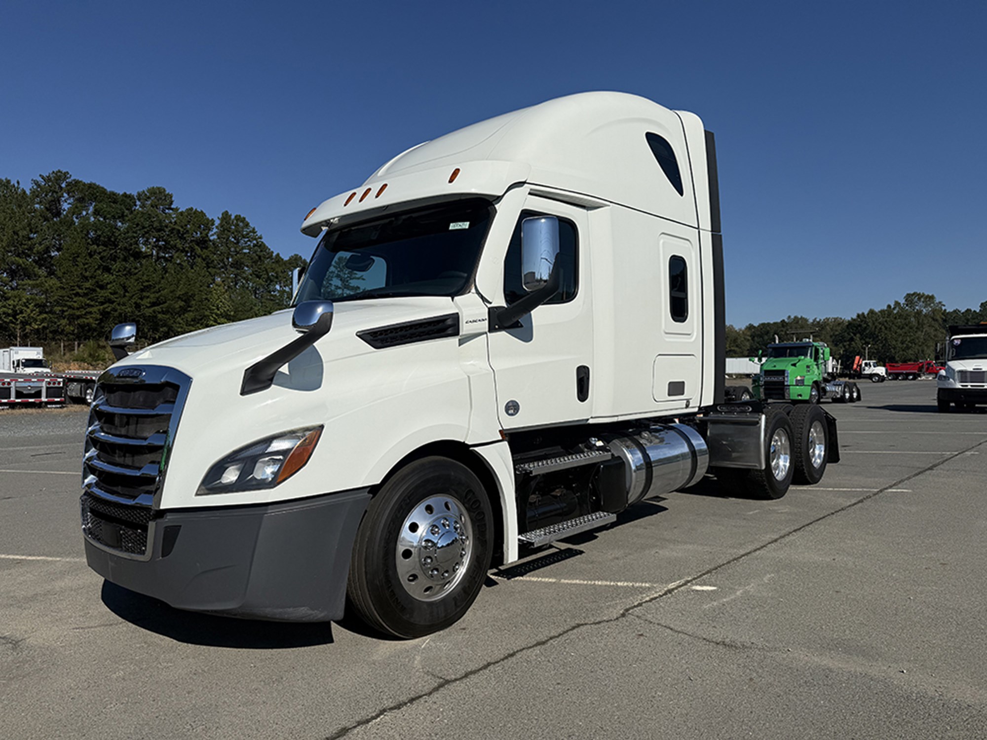 2020 Freightliner Cascadia 126 2020 Freightliner Cascadia 126 - image 1 of 6