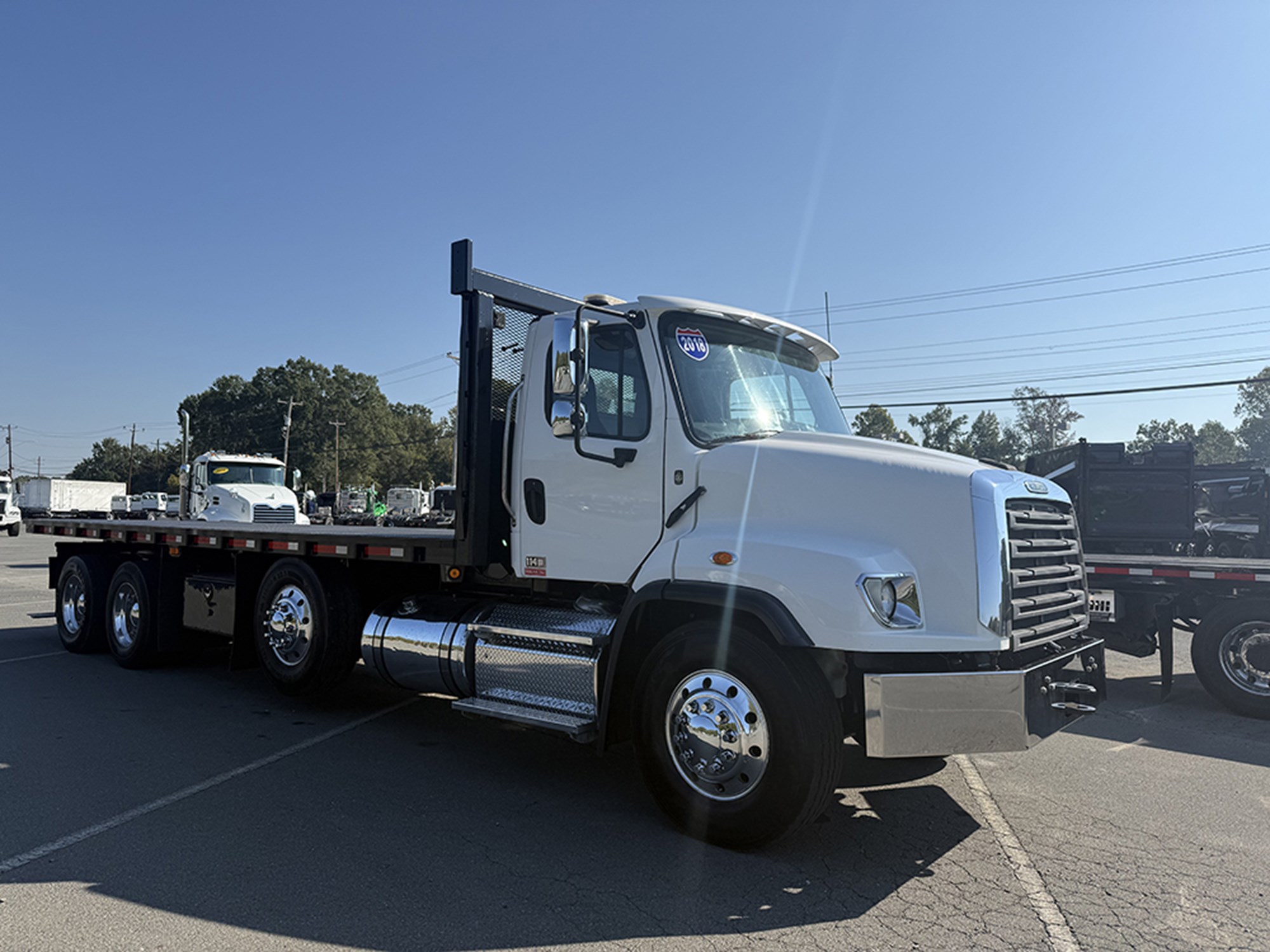 2018 Freightliner 114SD — photo 2