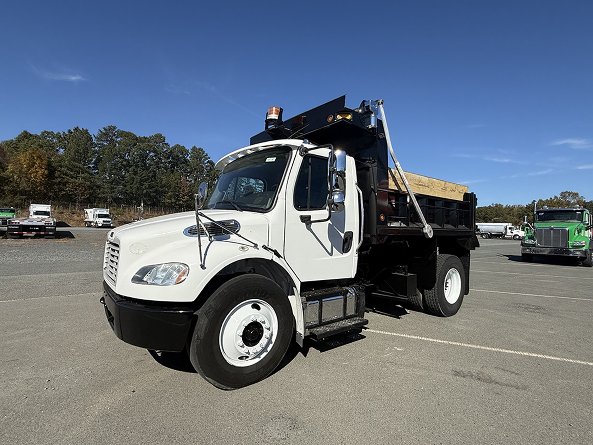 2017 Freightliner M2 2017 Freightliner M2 - image 1 of 6