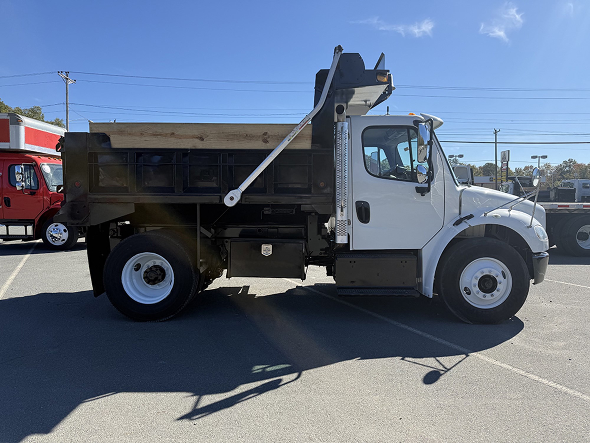 2017 Freightliner M2 2017 Freightliner M2 - image 3 of 6