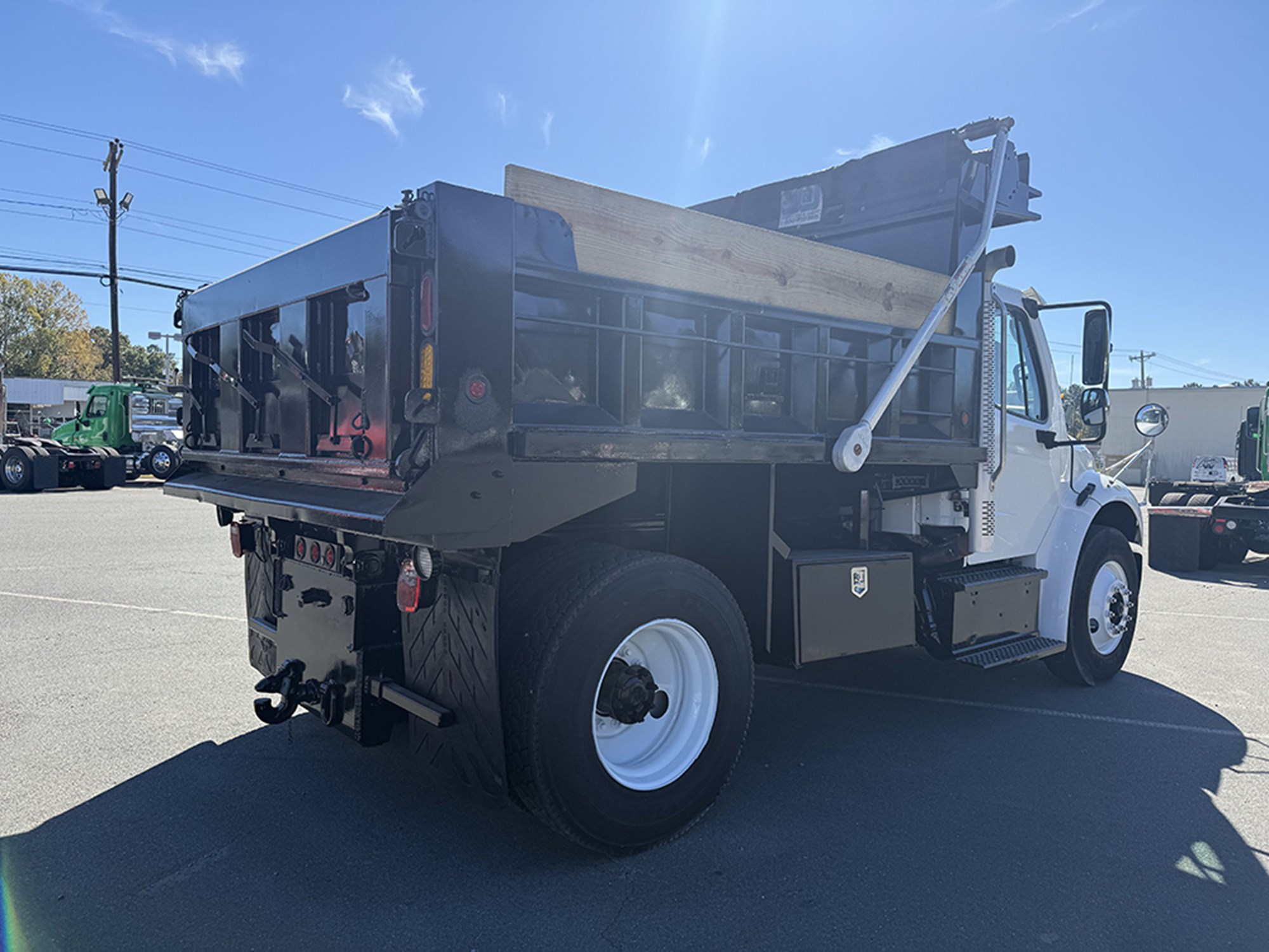 2017 Freightliner M2 2017 Freightliner M2 - image 4 of 6