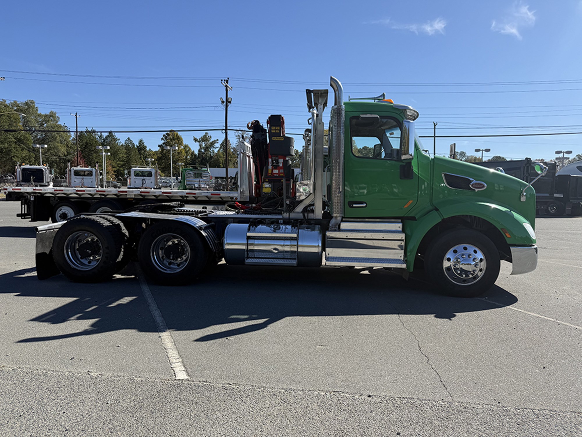 2020 Peterbilt 579 2020 Peterbilt 579 - image 3 of 6