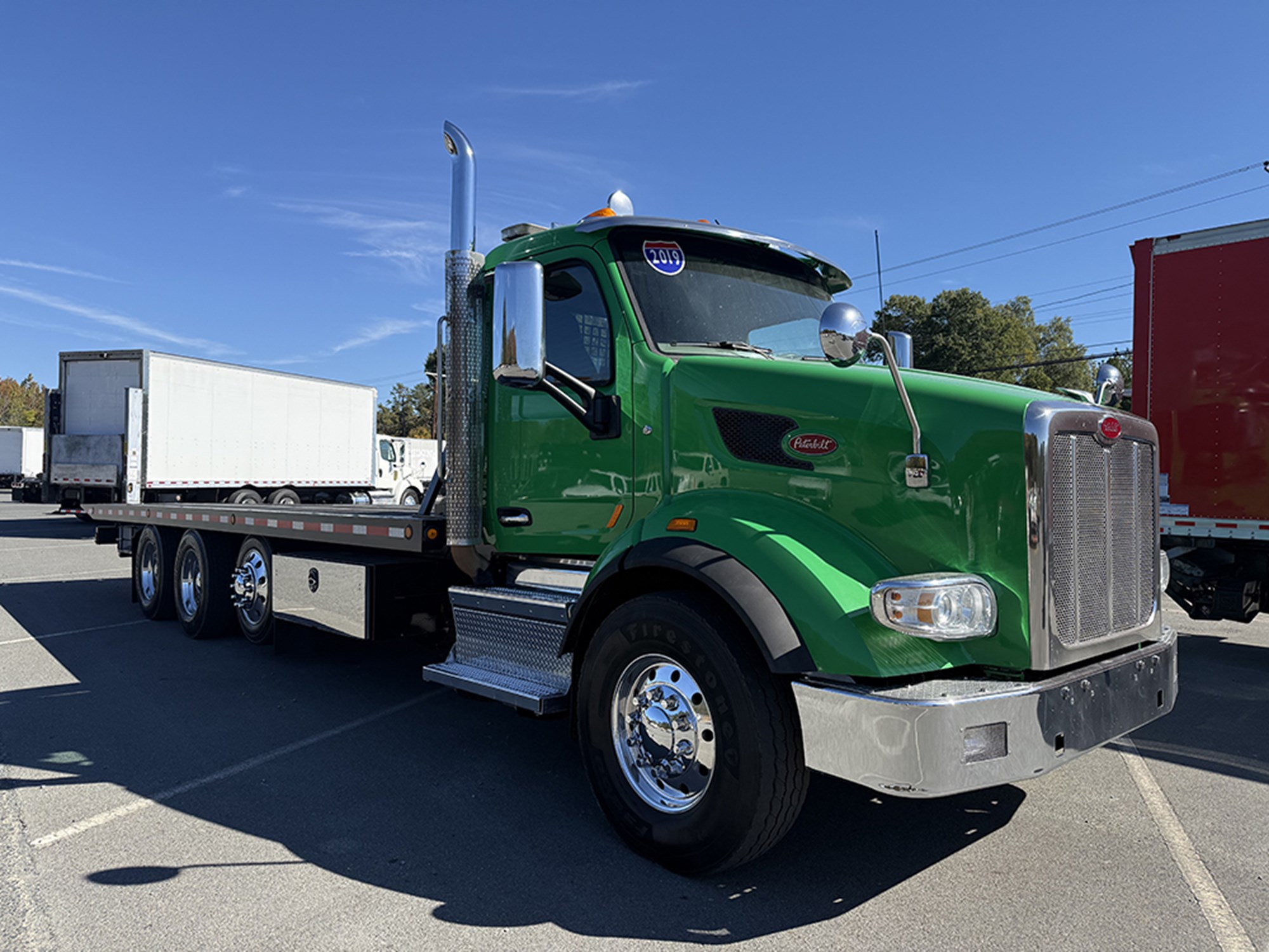 2019 Peterbilt 567 2019 Peterbilt 567 - image 2 of 6