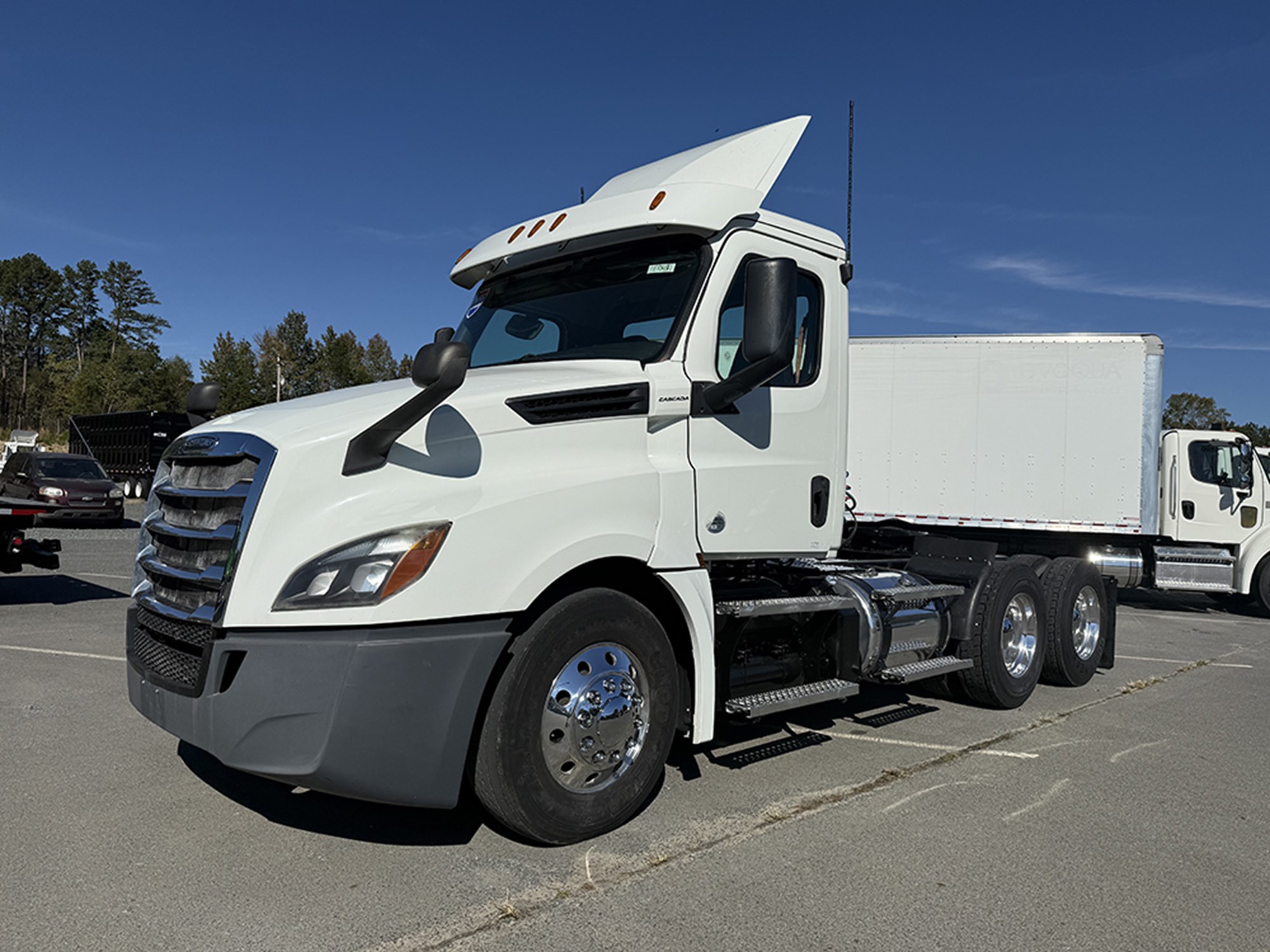 2020 Freightliner Cascadia 126 2020 Freightliner Cascadia 126 - image 1 of 6
