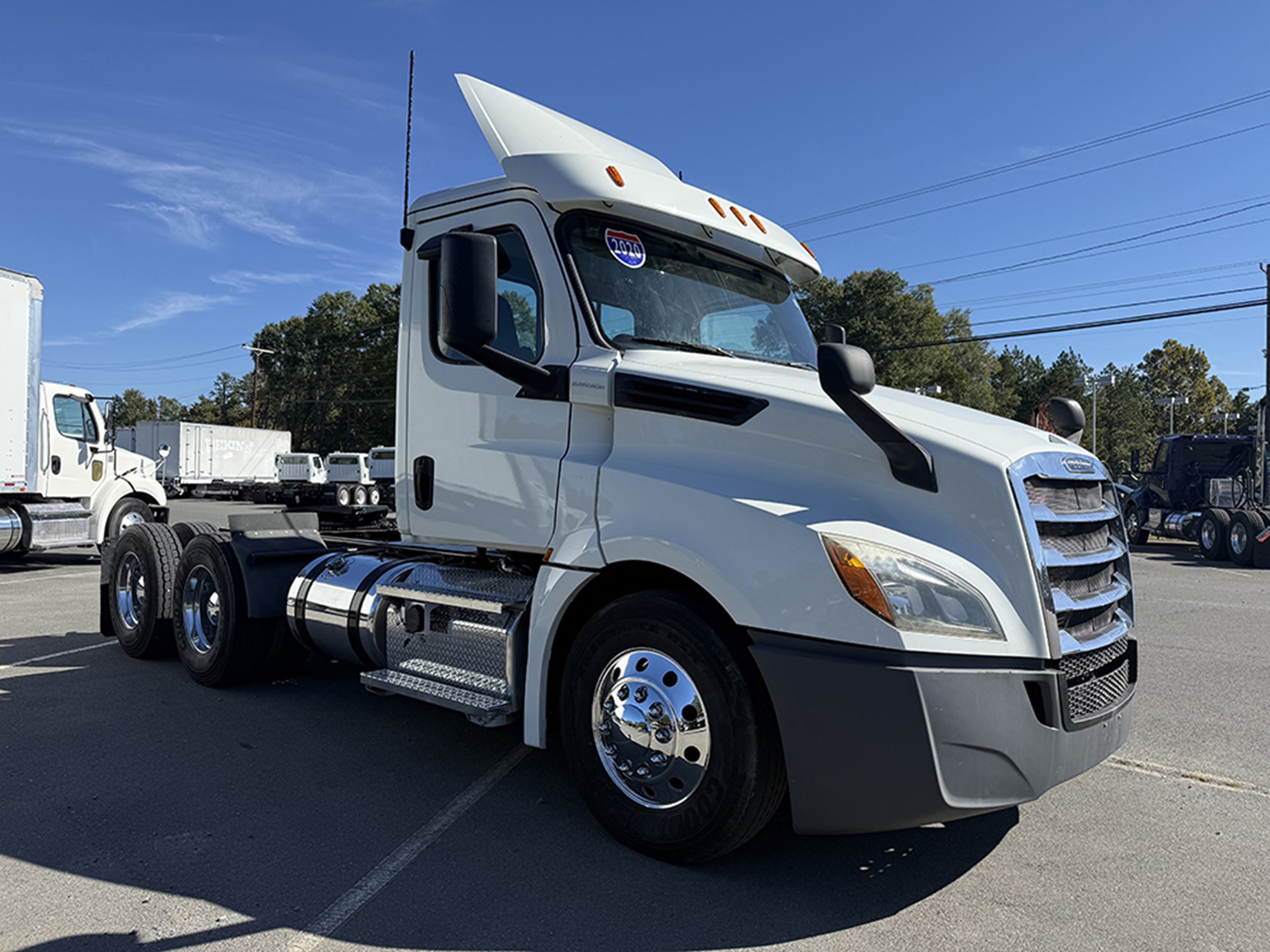 2020 Freightliner Cascadia 126 2020 Freightliner Cascadia 126 - image 2 of 6