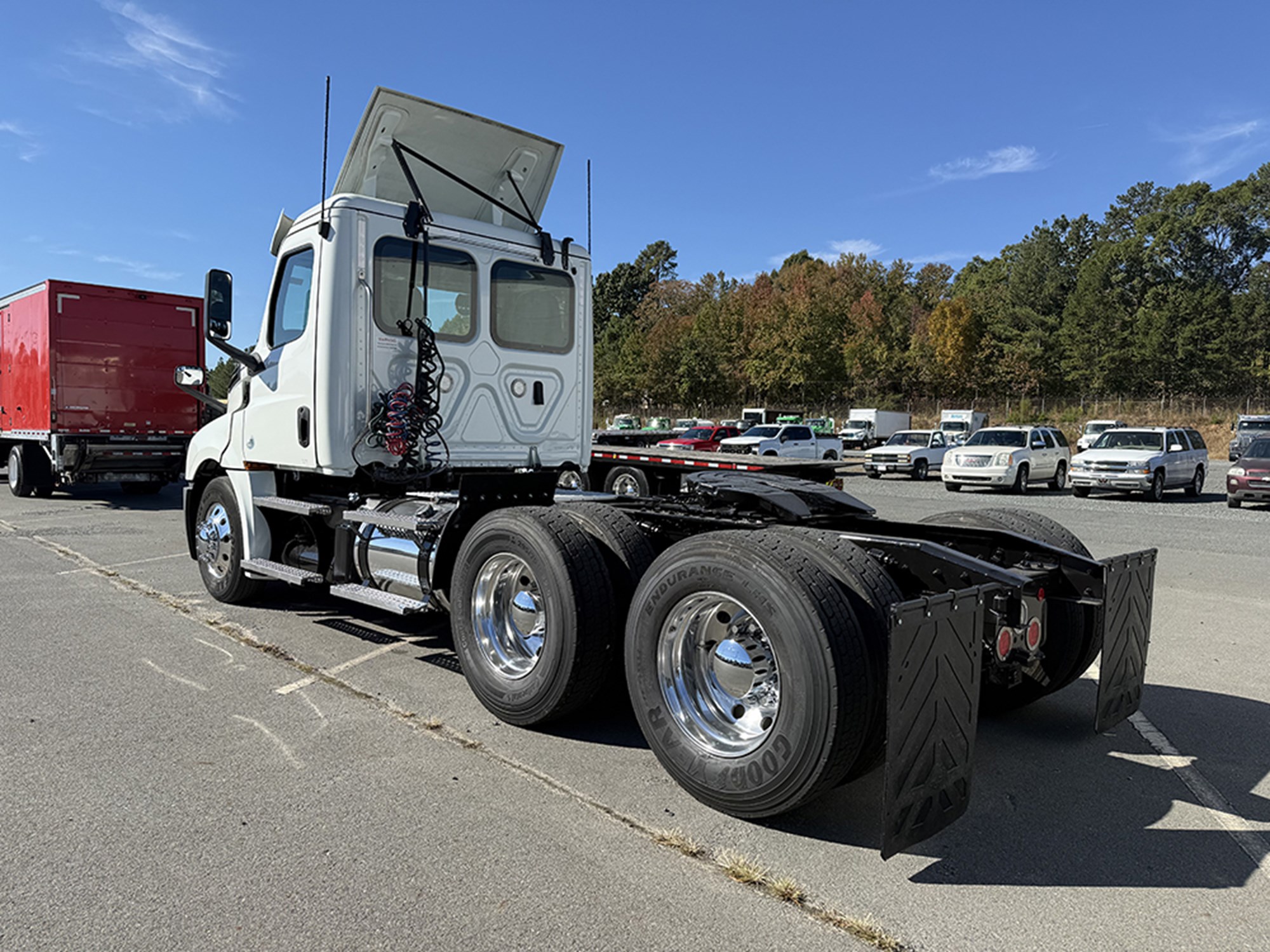 2020 Freightliner Cascadia 126 2020 Freightliner Cascadia 126 - image 6 of 6